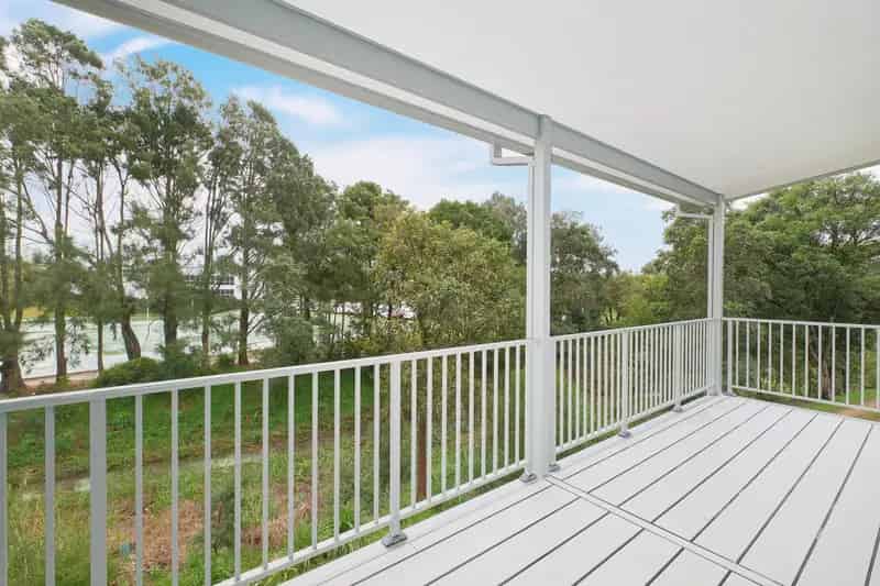Lease two bedroom apartment in Port Macquarie with modern amenities