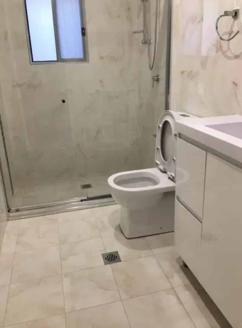 FREE STANDING