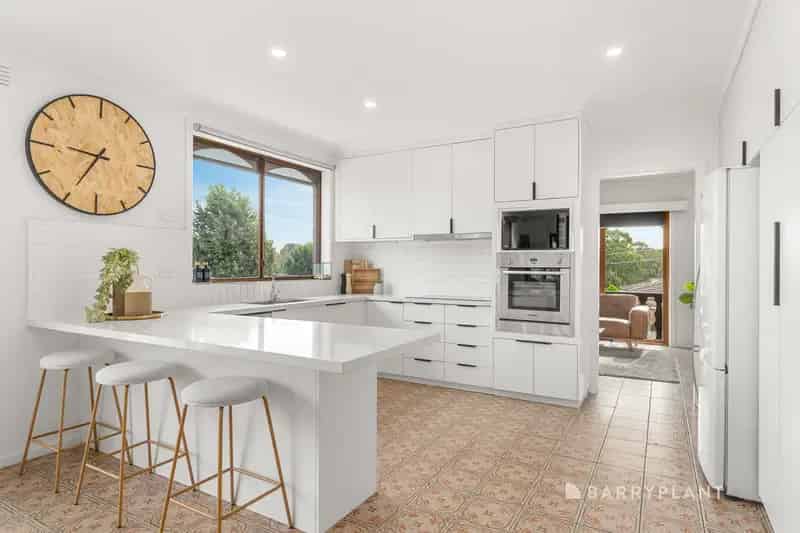 Spacious Family Sanctuary with Breathtaking Views – 6 Bedroom, 4 Living Areas, Prime Greensborough Location!



