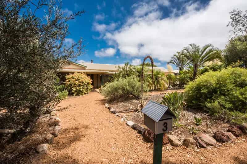 Buy Large Family Home with Granny Flat in Strathalbyn