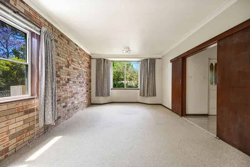 For Lease Full Brick Residence in Killara with Pool and Spacious Yard