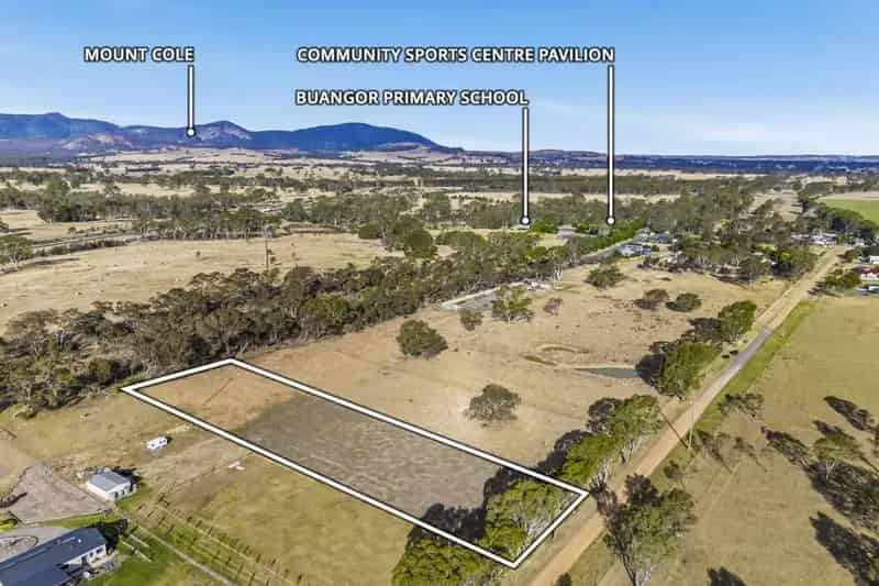Buy rural property lifestyle block in picturesque location