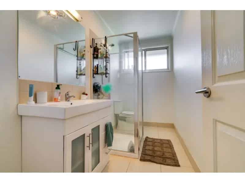 Spacious 4 Bedroom Home Close To La Trobe University