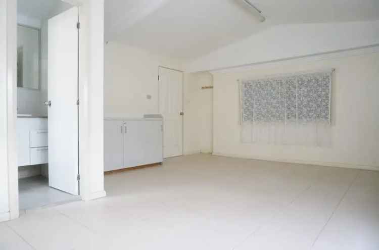 SELF-CONTAIN 1 BEDBER GRANNY FLAT