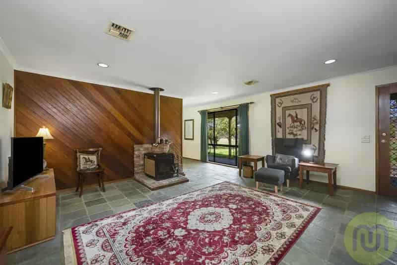 Buy House in Bungendore with 8 Acres and Exceptional Features