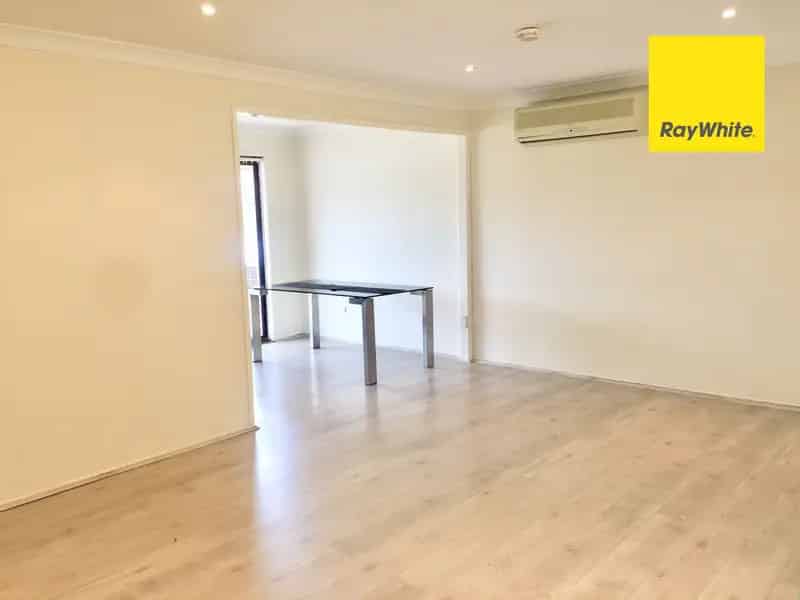 SPACIOUS FAMILY HOME WITH BONUS SLEEPOUT - COMFORT, CONVENIENCE & VALUE!