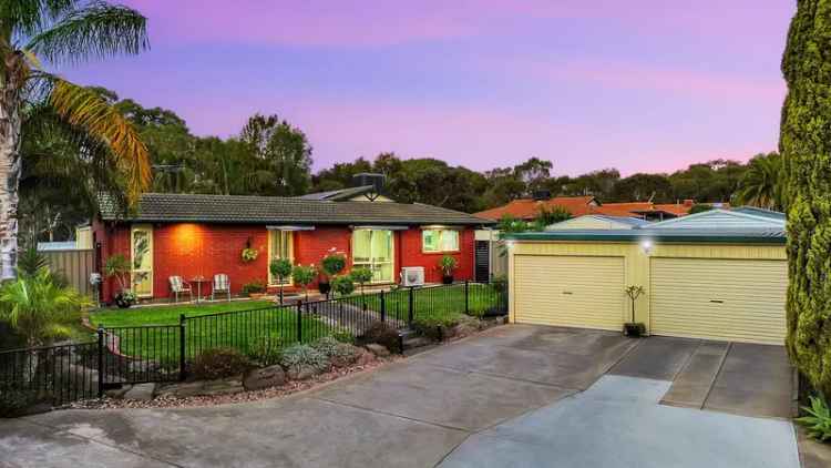 Family Living on 1,045sqm - Backing Onto Cobbler Creek