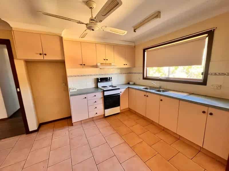 Ray White Forbes - 02 6851 1411