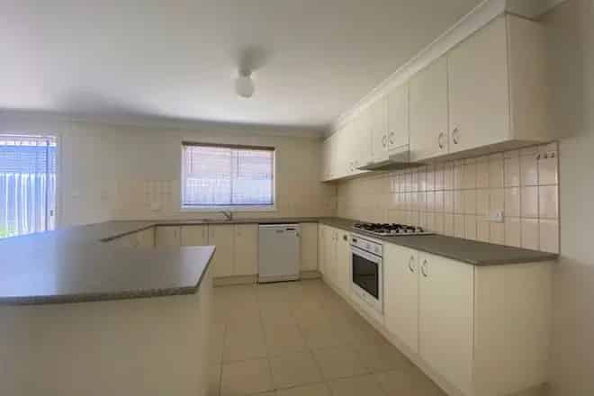 House For Rent , 115, Rose Grange Boulevard, Melbourne, Victoria