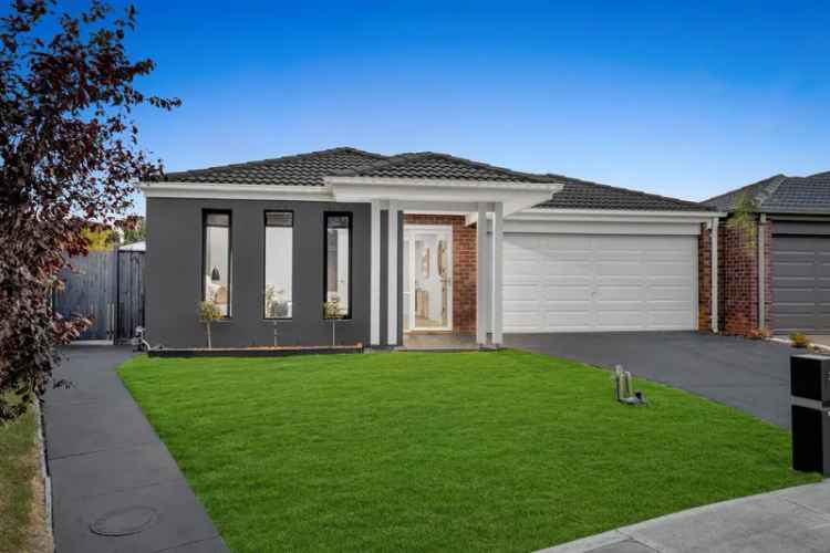 Lyndhurst Family Home Near Shops and Schools