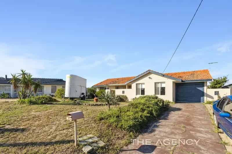 Buy House in Padbury with 4 Bedrooms and Studio Retreat