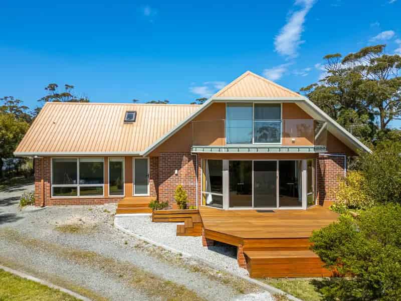 Buy House in Peaceful Cul-de-sac with Stunning Views and Solar Power