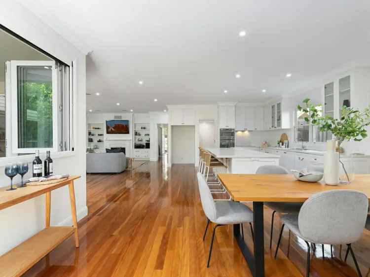 Expansive Family Living In East Geelong