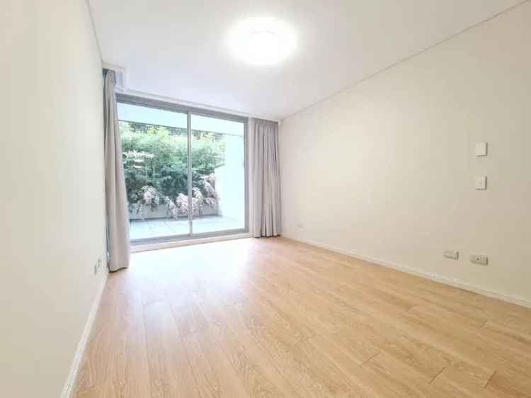 2 Bedroom 70m2 Sydney Apartment Near Airport and Shops