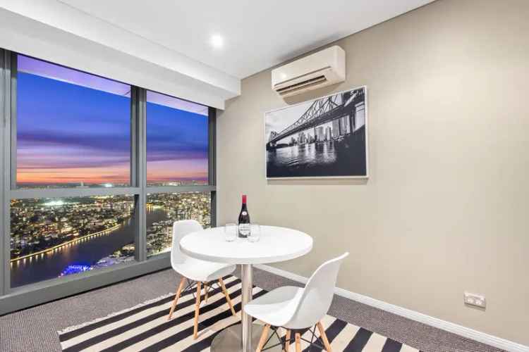 Superb Residence with Mesmerising Brisbane City, River and Story Bridge Views!