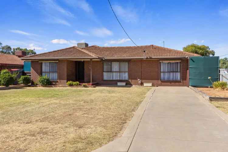 Fantastic First Home 3 Bed 1 Bath Large Block Strathmerton