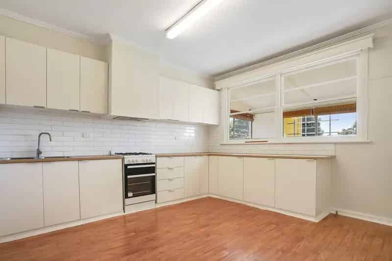 Located in the sought after area of Frankston, this property is conveniently located within close proximity to local shops, schools and amenities.