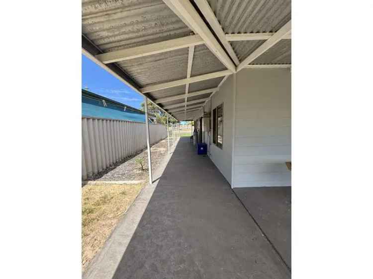 Dongara Port Denison Coastal Home 3 Bed 1 Bath Double Shed