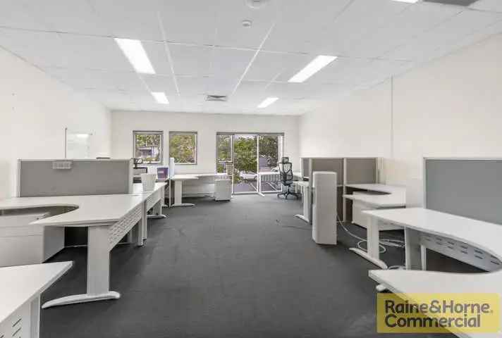 INDUSTRIAL KEDRON WAREHOUSE/OFFICE WITH HEIGHT