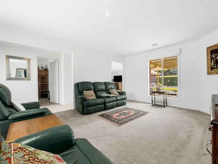 Lake Gardens Living 4 Bed Home Near Lake Wendouree