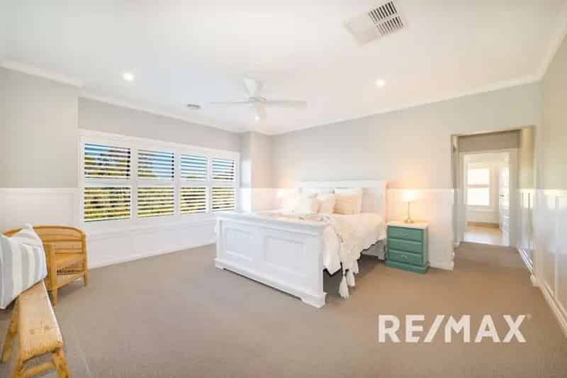 Rent Rural Property in Wagga Wagga with Elegant Homestead and Guest House