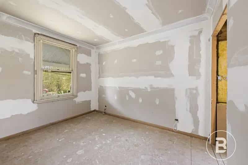 CHARMING OPPORTUNITY IN PRIME LOCATION HALF-RENOVATED GEM MINUTES FROM BALLARAT CBD