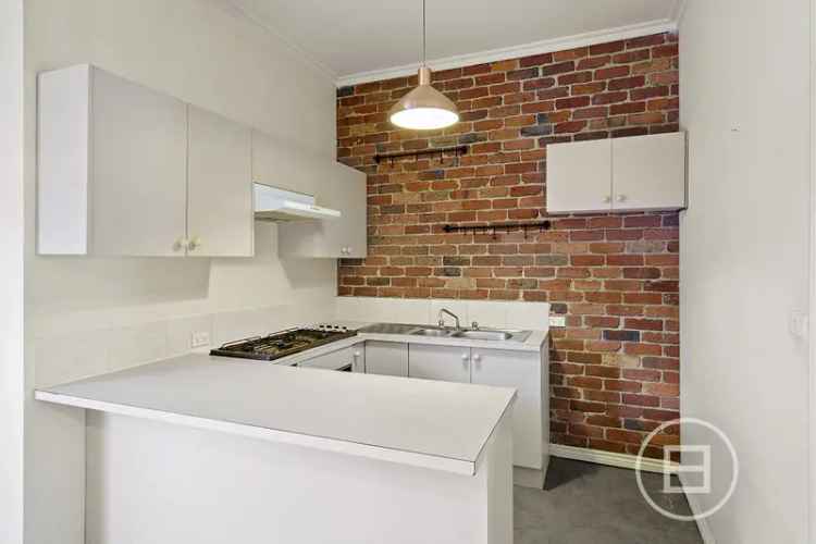 Buy Cottage in South Melbourne Featuring Three Bedrooms and Courtyard