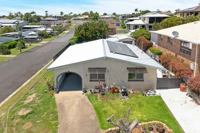 3 Bedroom Wheelchair Accessible Home Near Stockland Shopping Centre and Beach