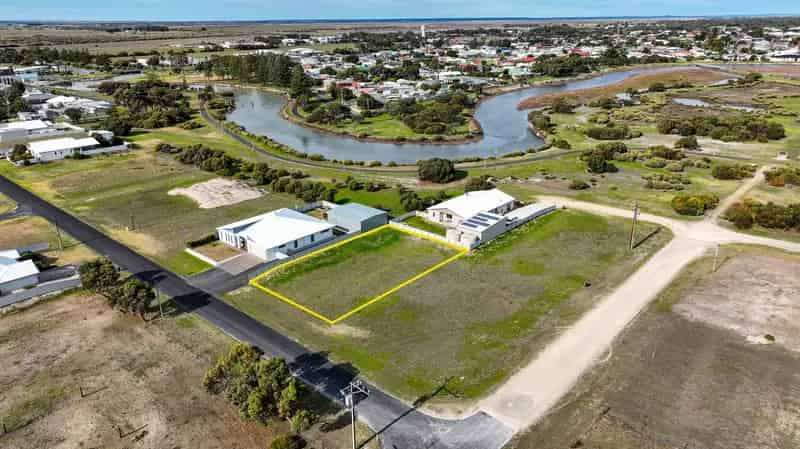 Great Coastal Block in Kingston SE!