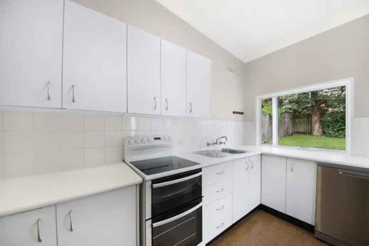 Lease semi detached cottage in Mosman with garden and three bedrooms