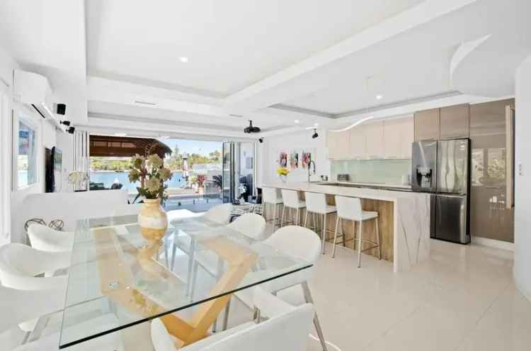 Rent 4 Bedroom House in Surfers Paradise with Luxury Features