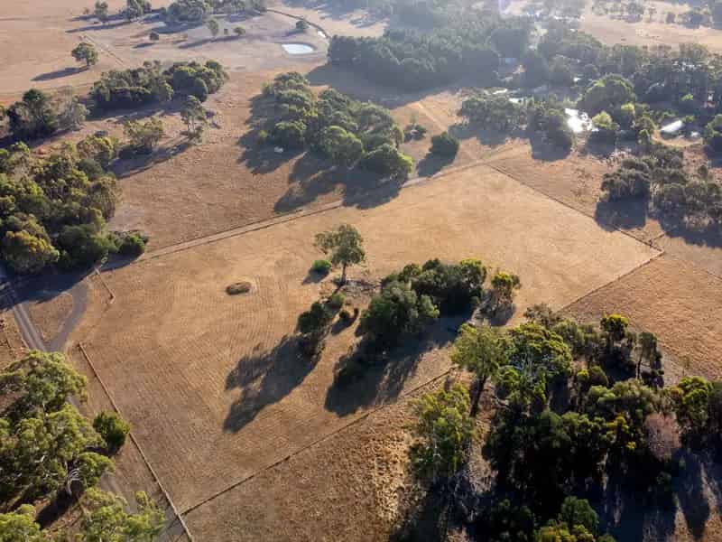 2.00HA (4.94 Acres) Private & Tranquil Setting On The Edge of Town