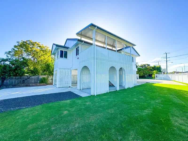 Perfect Location for Your Own Business!!