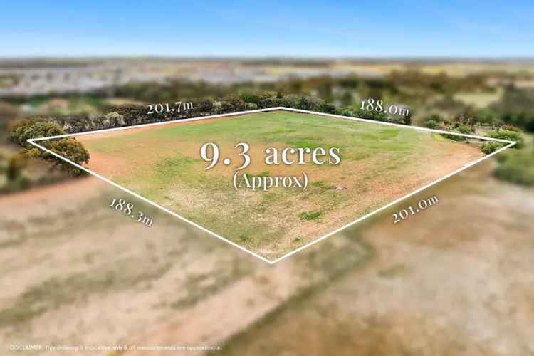 Buy Land in Lara with Stunning Acreage and Endless Possibilities