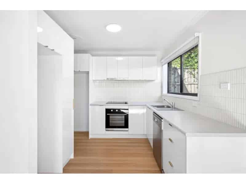 Modernised Unit In Perfect Location