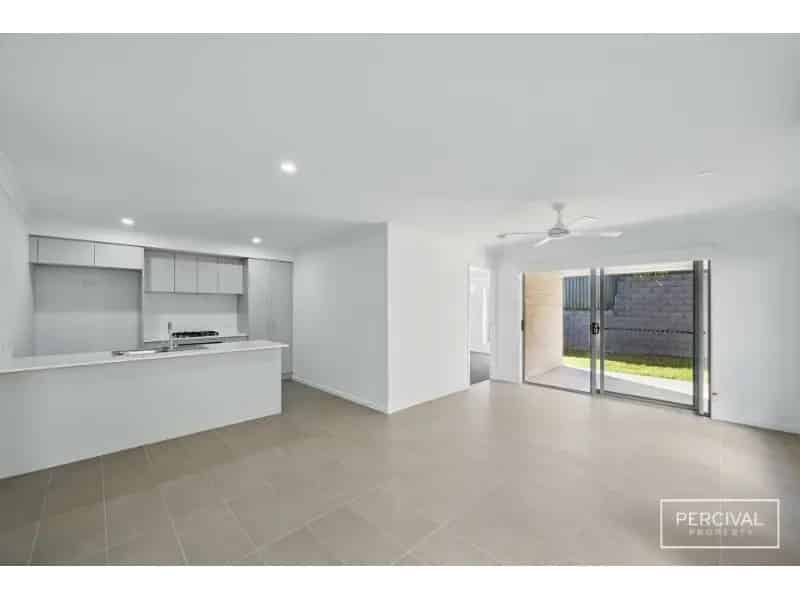 New, Sophisticated Living With Contemporary Comfort!