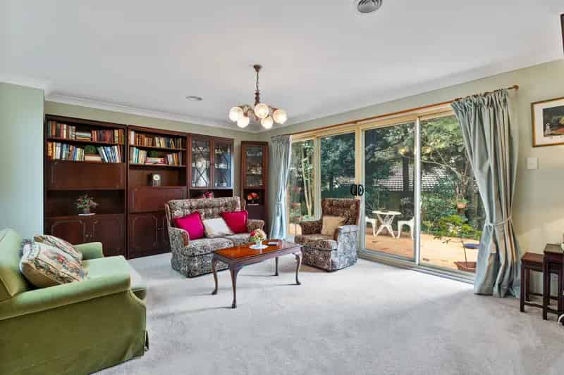 EXPANSIVE FIVE-BEDROOM HOME IN SURPRISINGLY PRIVATE SETTING