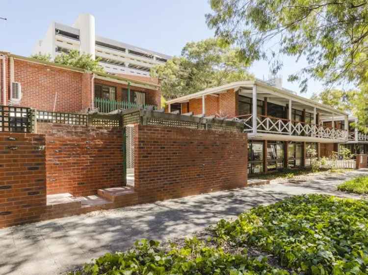 3 Bedroom Townhouse West Perth Near Hay Street