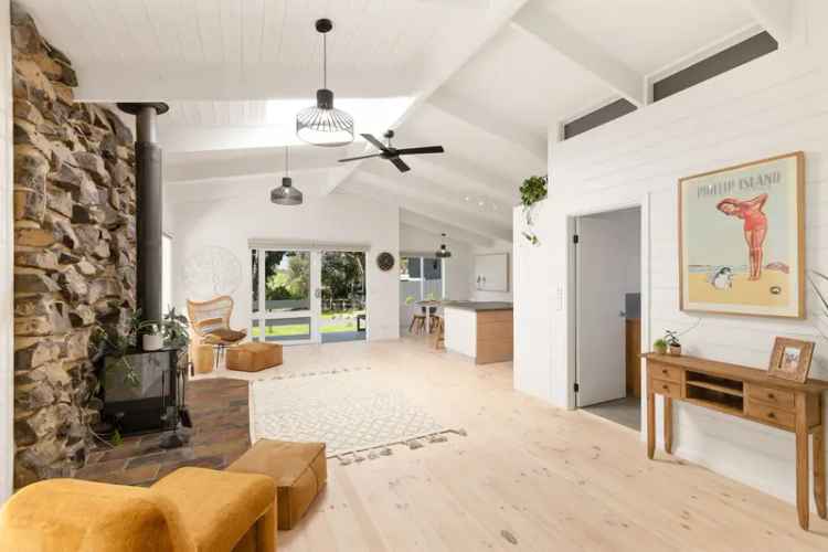 Charming Beachside Retreat on Spacious 1254sqm