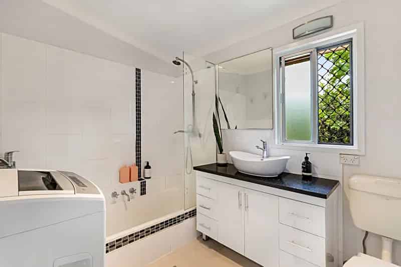 LIFESTYLE, LOCATION & LOW MAINTENANCE LIVING