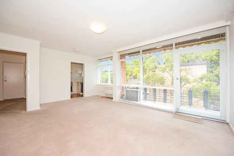 3 Bedroom 2 Bathroom Apartment Melbourne 210m²