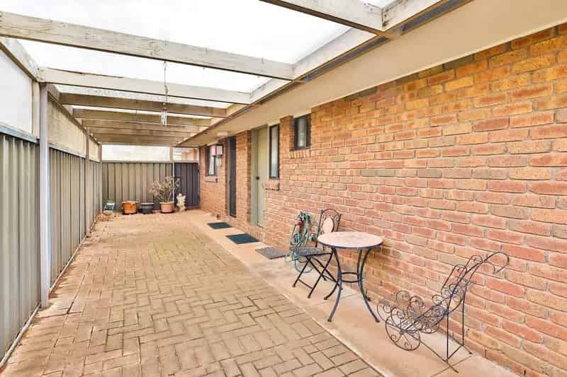 NEAT UNIT, GREAT LOCATION