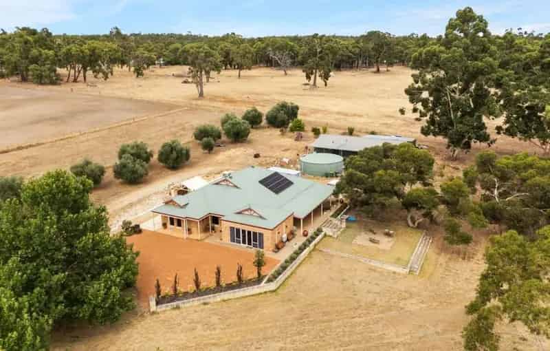 House For Sale - 86 Strawberry Hill Drive, Gidgegannup WA 6083
