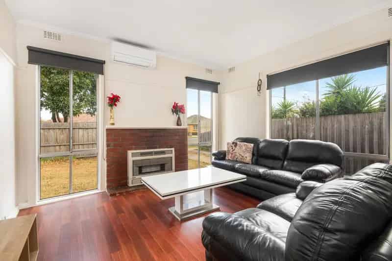 Spacious home on 604m2 (approx.) – Ideal for families & investors.