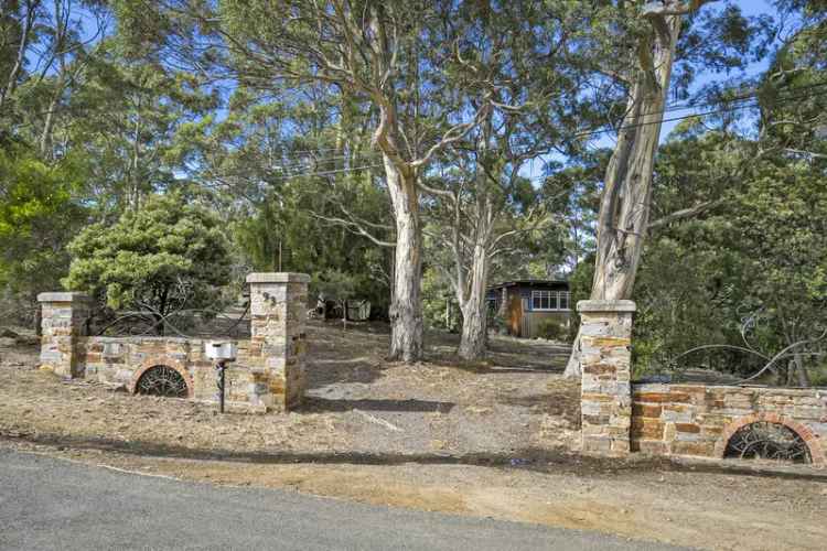 Handcrafted Cottage in Tranquil Bush Setting Near Hobart