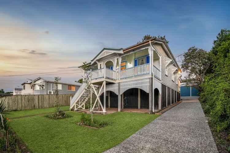 Gracious Queenslander with Sweeping Mountain Views