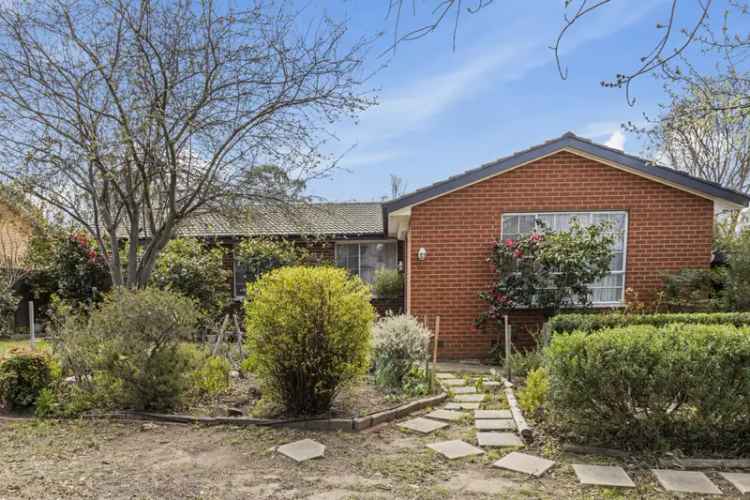 House For Sale in District of Weston Creek, Australian Capital Territory