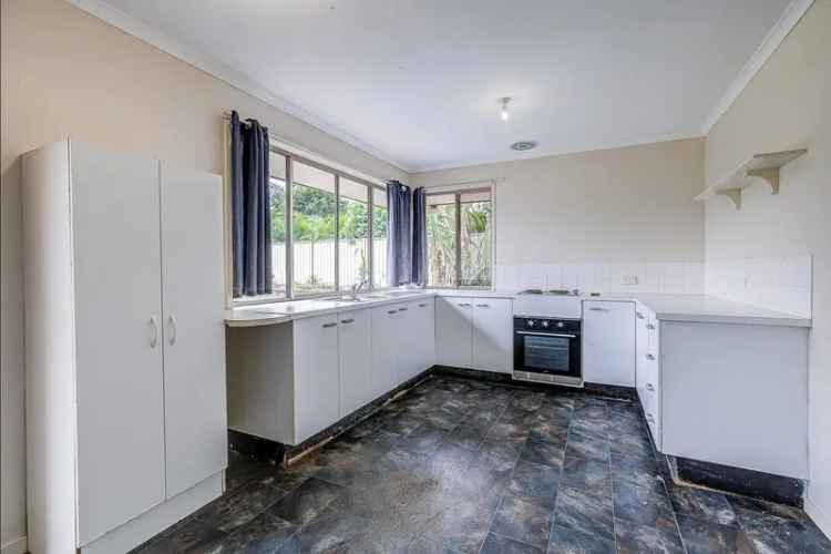 Lease Charming 3 Bedroom Home in Marsden with Outdoor Space