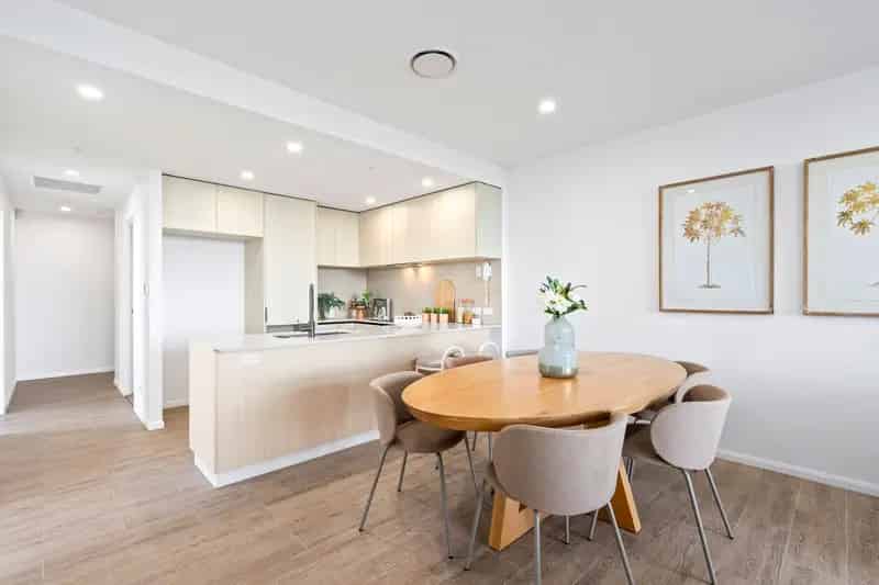 NEAR NEW APARTMENT IN HOPE ISLAND RESORT-  FIRB APPROVED