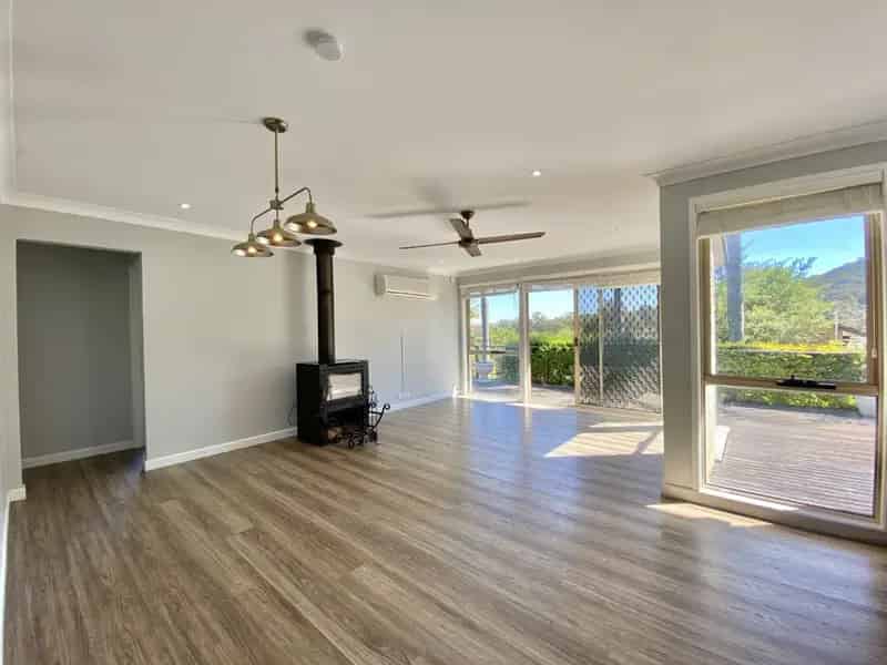 Real Estate For Lease - 3 Elimatta Road - Kincumber , NSW